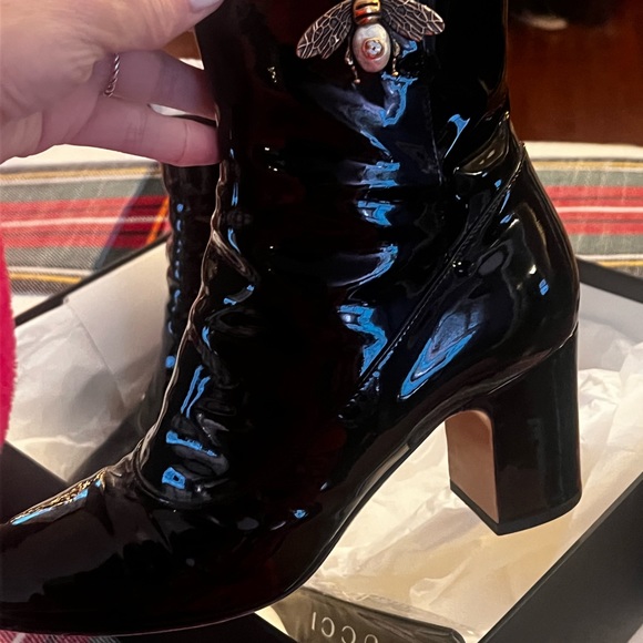GUCCI
Patent Calfskin GG Lois Bee Ankle Booties 38.5 Black - Picture 10 of 10